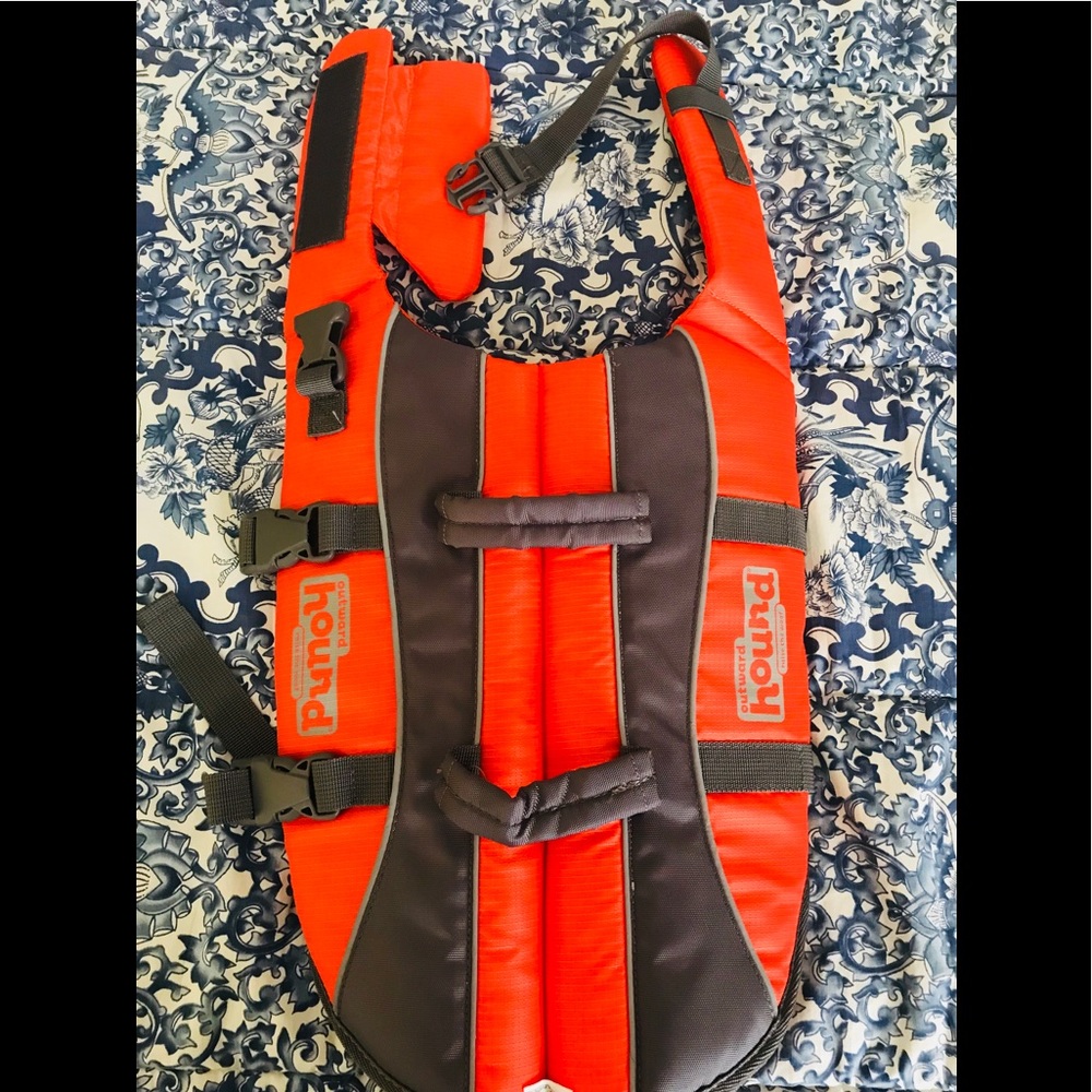 Dog water vest. Outward Hound.